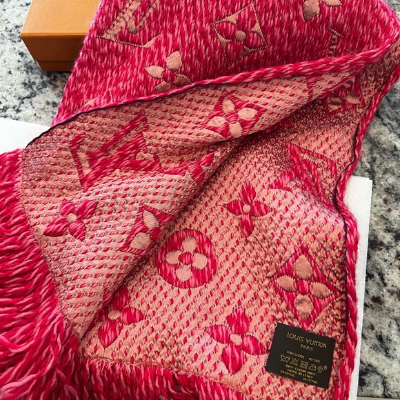Louis Vuitton Logomania Scarf - Picture 10 of 12